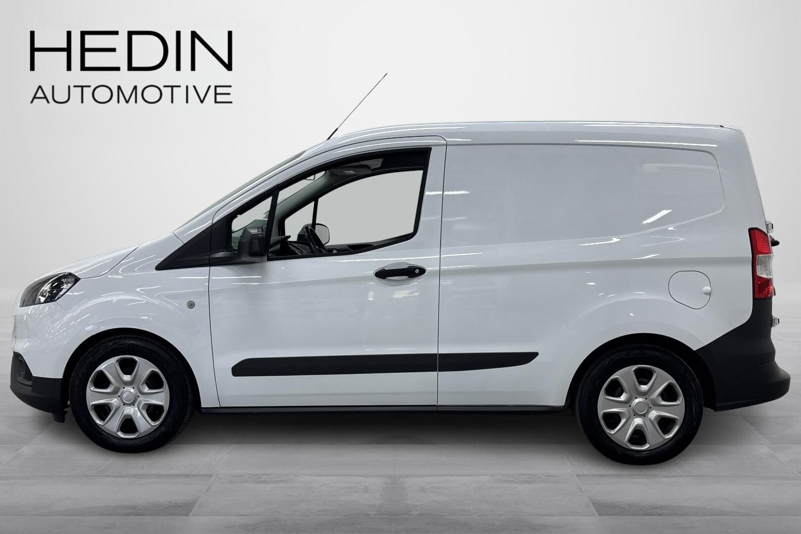 Ford Transit Courier 2023, photo 6/26
