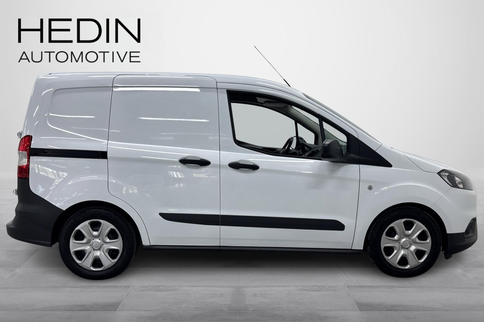 Ford Transit Courier 2023, photo 7/26