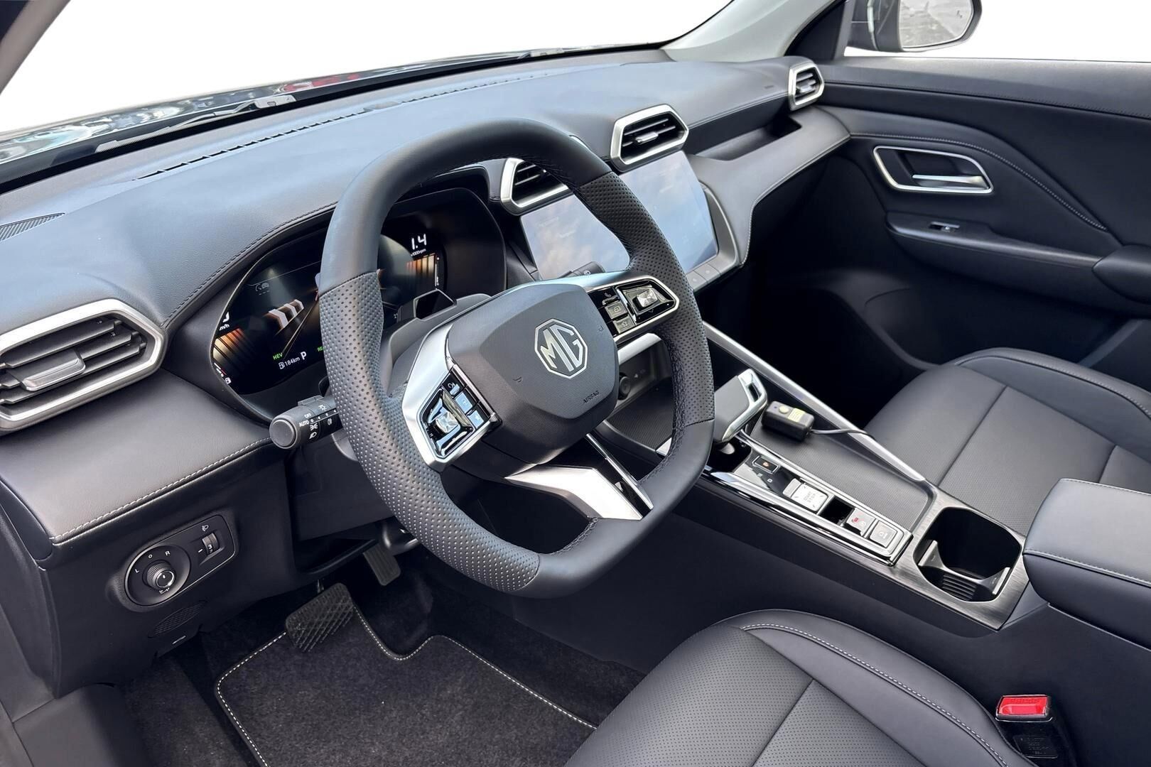 MG ZS HEV Luxury 2026, kuva 7/18