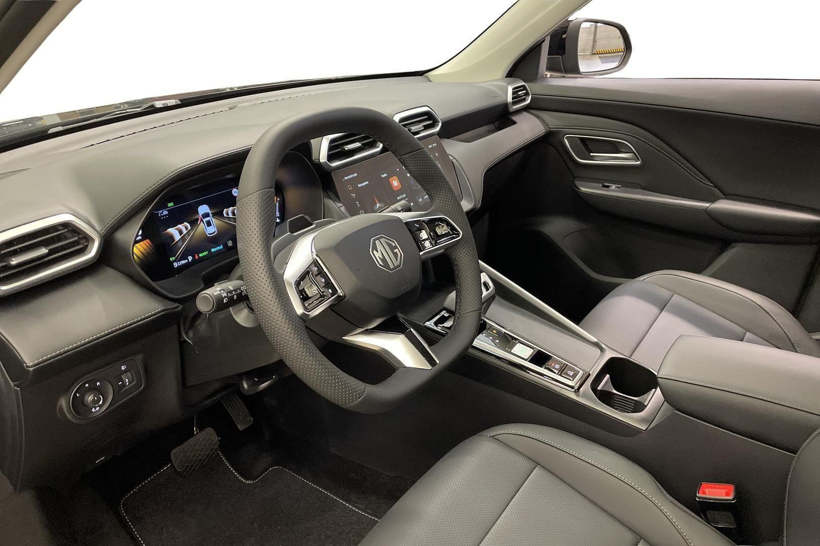 MG ZS HEV Luxury 2026, photo 7/22