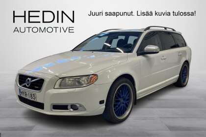 Volvo V70 2,5FT Momentum Automaatti //
Huoltokirja // Kahdet renkaat alumiinivanteilla // jakopäätehty // - MYR-183