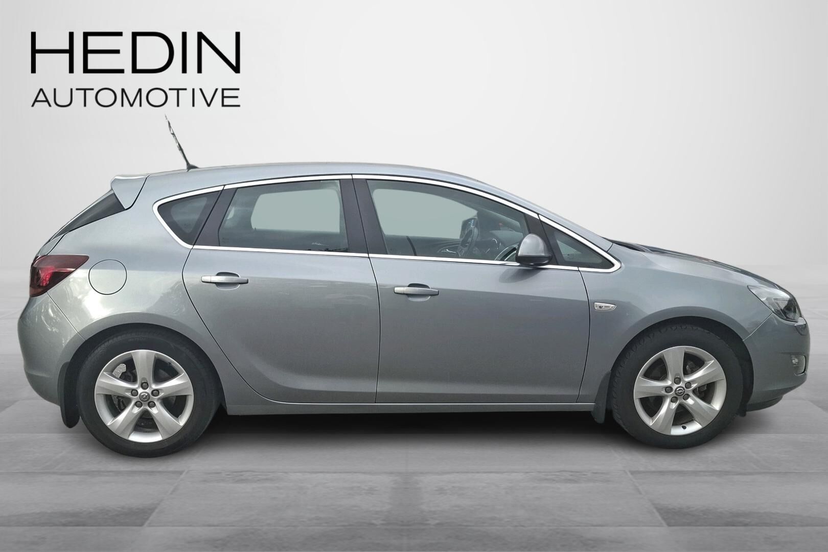 Opel Astra 2012, photo 6/20