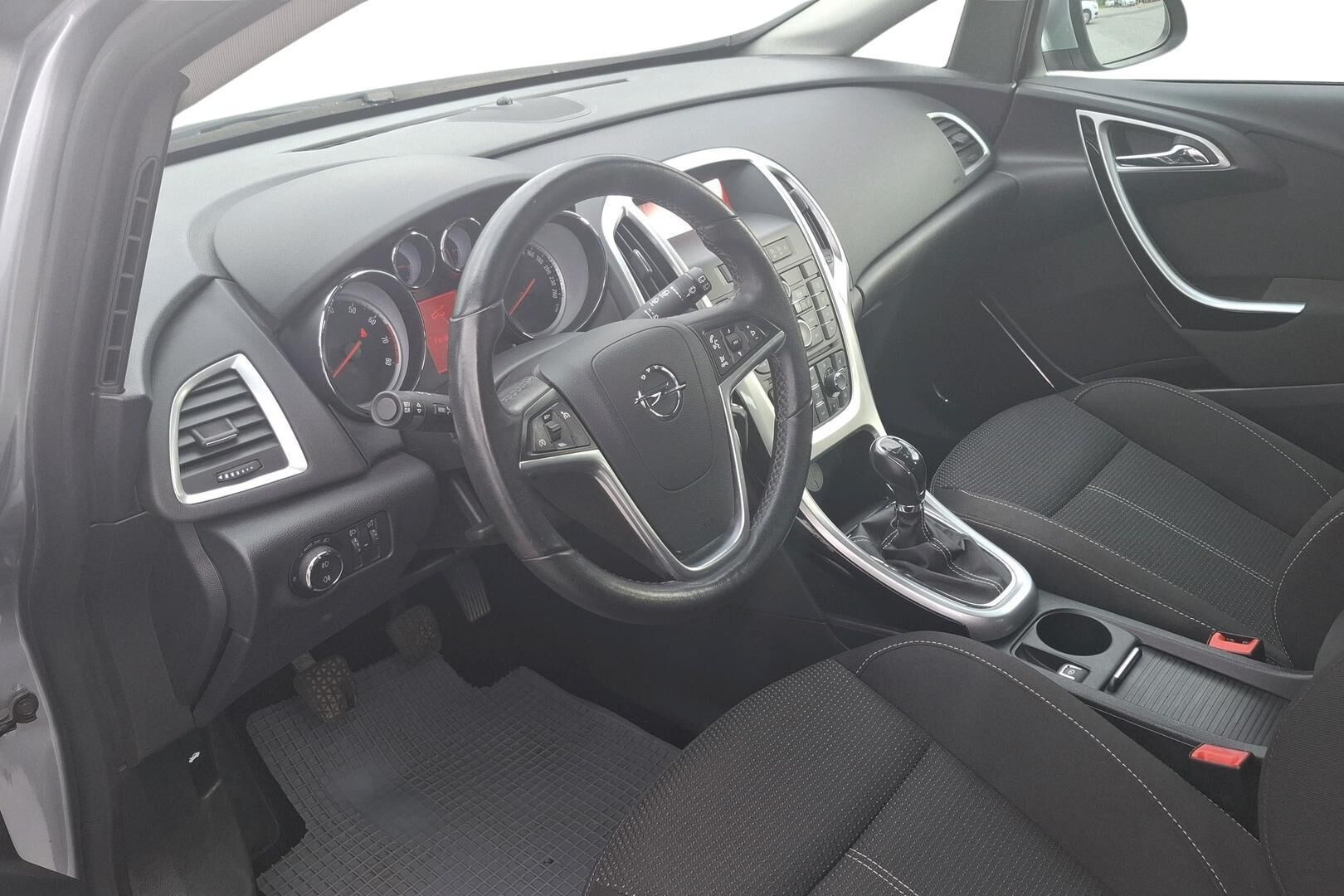 Opel Astra 2012, photo 7/20