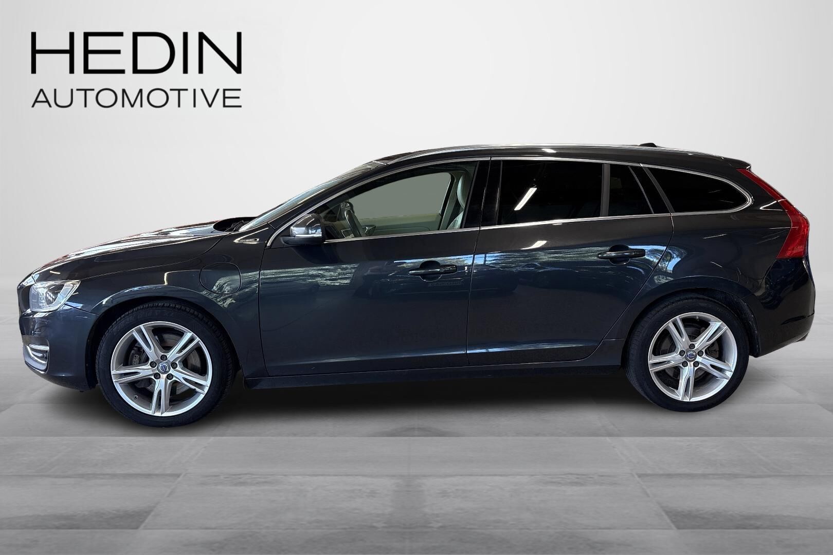 Volvo V60 2018, photo 5/36