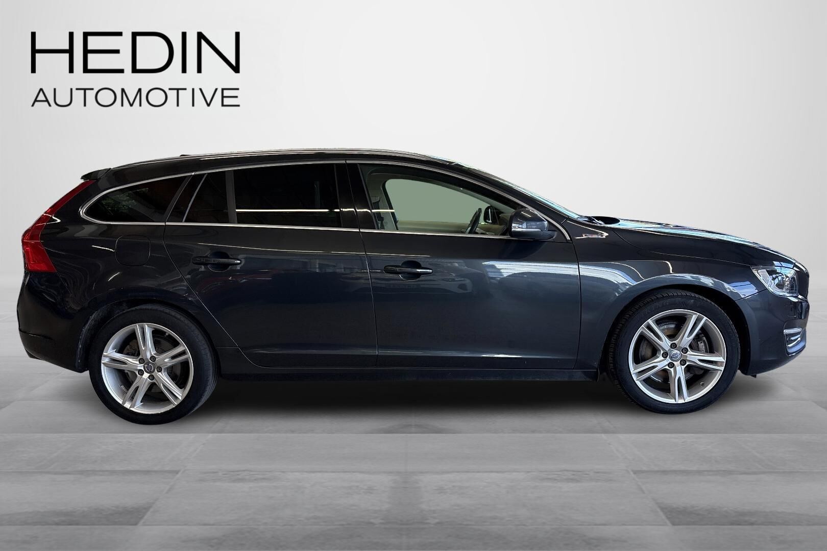 Volvo V60 2018, photo 6/36