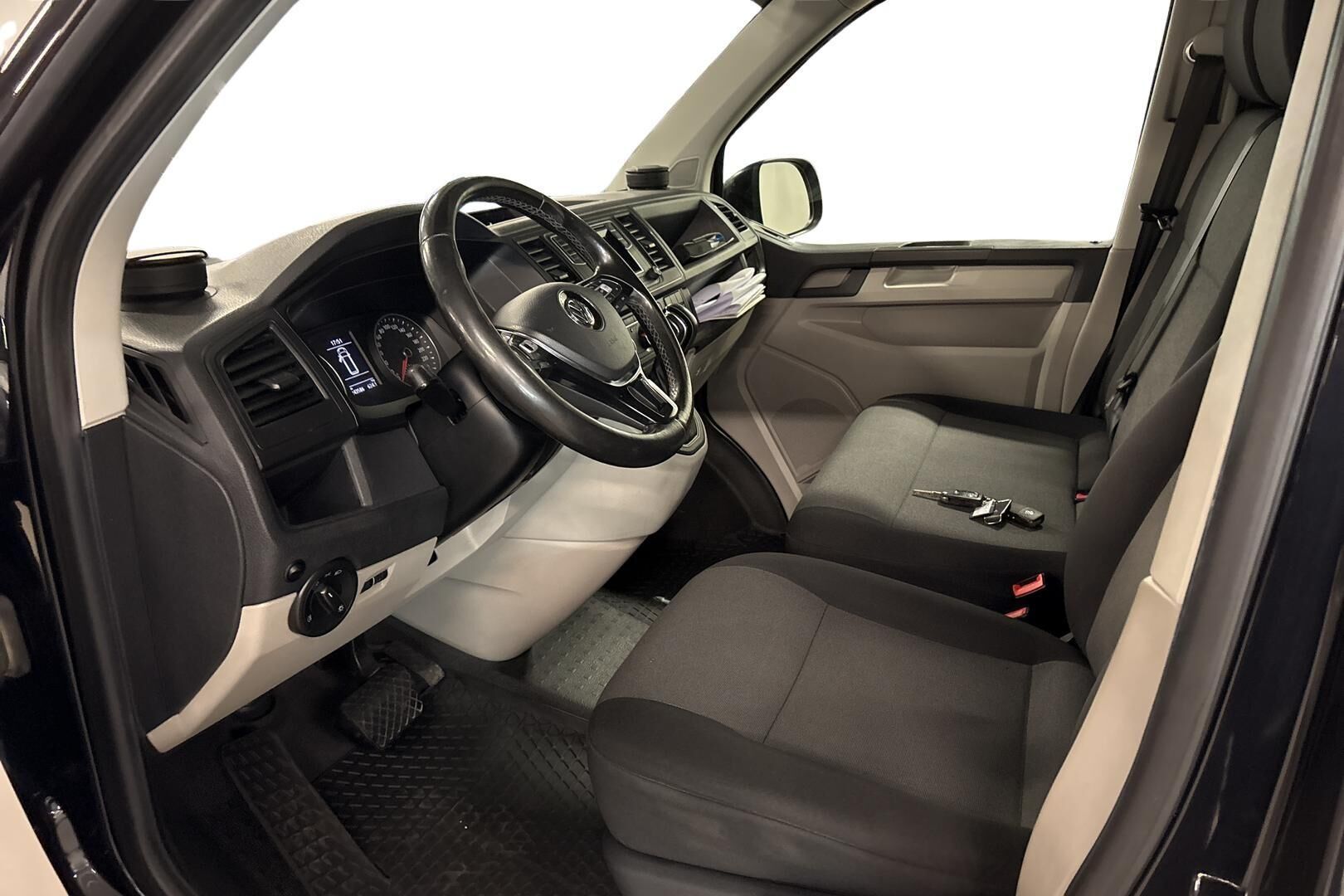 Volkswagen Transporter 2017, kuva 7/35