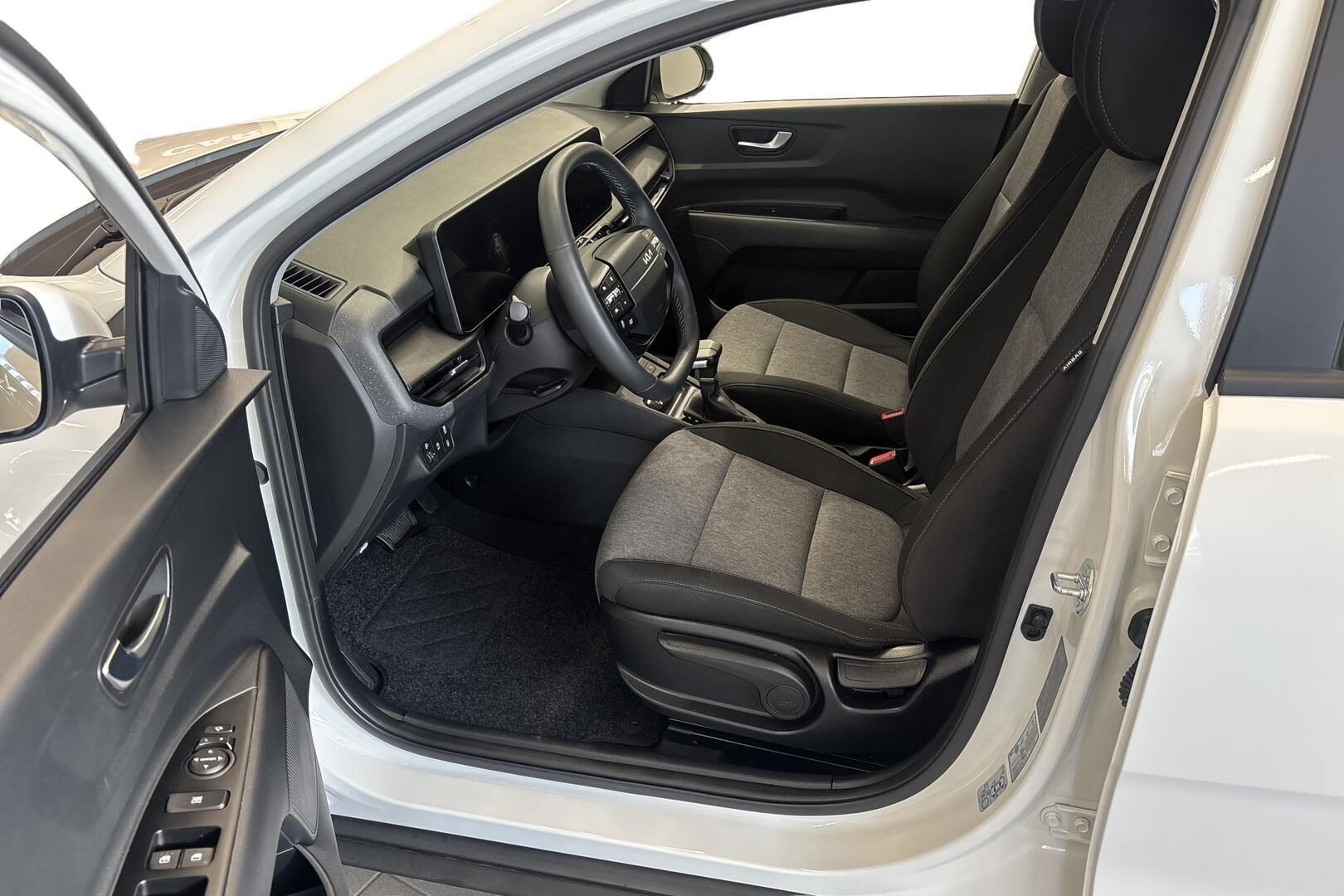 Kia Stonic 1,0 T-GDI 100hv EX DCT 2026, photo 7/24