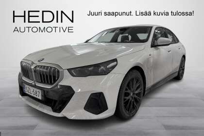 BMW 530 G60 Sedan 530e A xDrive Charged Edition M Sport // Ajoavustimet/ H&K/ Koukku/ Comfort access/ LED - SZL-587