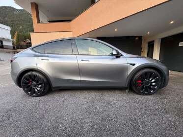 Tesla Model Y Performance // Led / 2 x Alumiinivanteet / Lasikatto / Kamera / Autopilot / Tutkat / Navigointi / - TA-085952