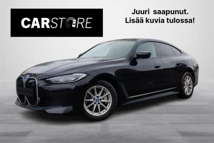 BMW I4 eDrive40 // Vetokoukku / Adaptv. vakkari / Ambient / Ratinlämmitin / 360- Kamera / Tutkat / - TA-64003