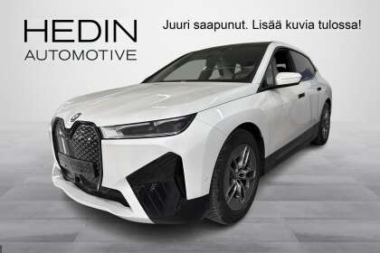 BMW IX xDrive40 Sport // Ajoavustimet/ HEAT/ H&K/ Koukku/ Sky Lounge/ Comfort access/ 360/ HPS 10/27 saakka - TAL-74547