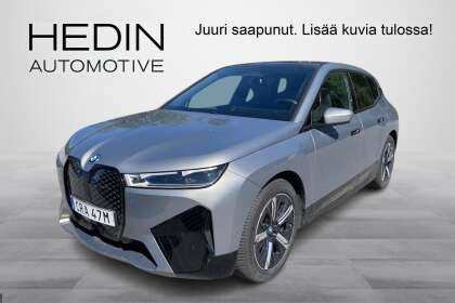BMW IX xDrive50 Sport // Ajoavustimet/ B&W/ Ilmajousitus/ Sky Lounge/ Koukku/ Heat/ 360/ Laser/ Soft Close - TAP-63524