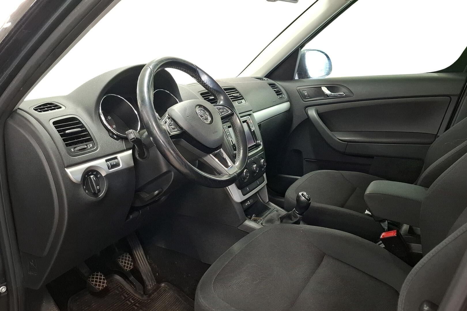 Skoda Yeti 1,2 TSI Ambition 2015, photo 3/6
