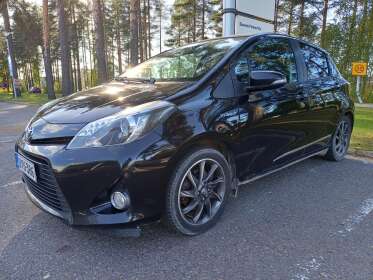 Toyota YARIS Hybrid Style 5ov// Aut. ilm/ Toyota Touch & Go näyttö/ Vakkari/ Moottorinlämmitin/ Juuri huollettu - UYU-386