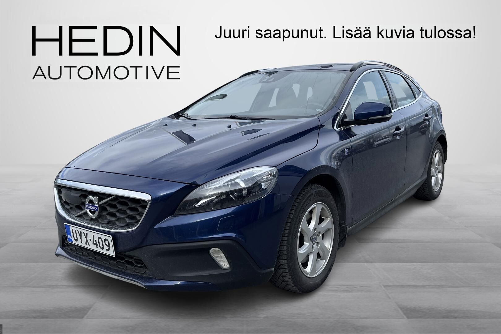 Volvo V40 CROSS COUNTRY - UYX-409