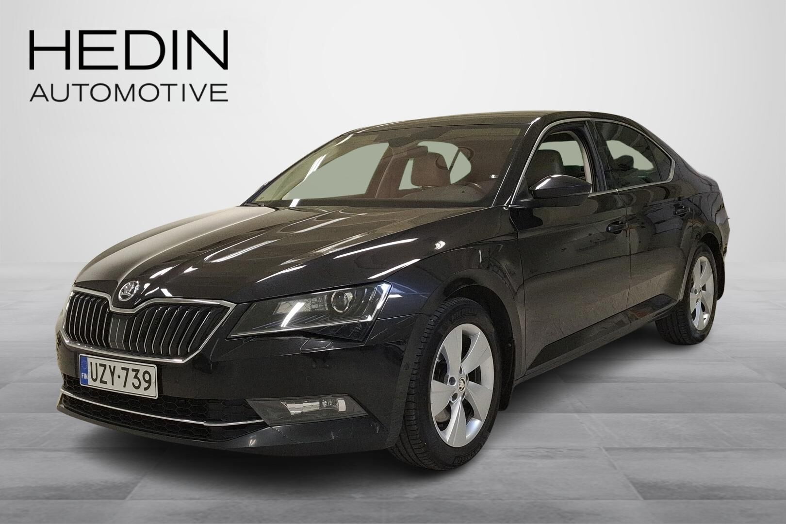 Škoda Superb - UZY-739