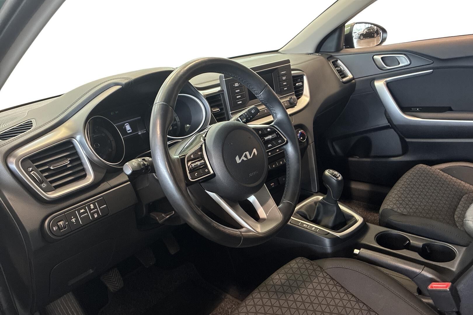 Kia Ceed 1,0 T-GDI 100hv LX SW 2022, photo 7/17