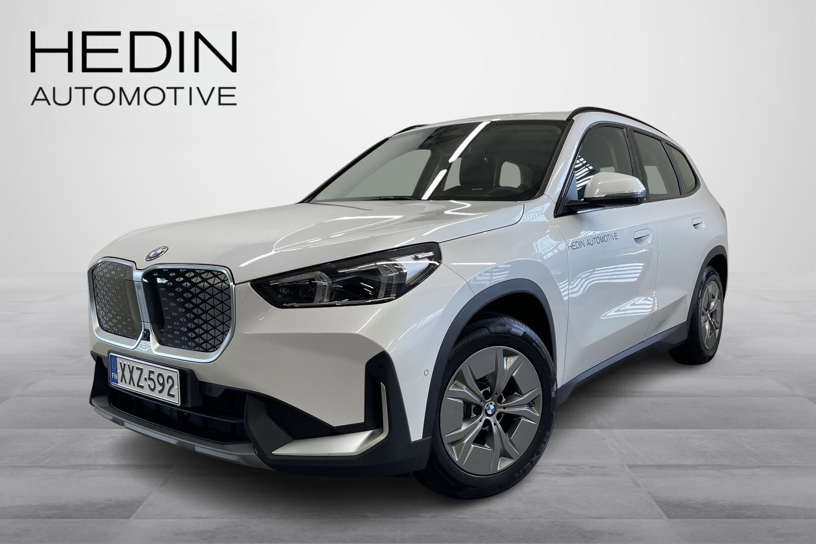BMW IX1 - XXZ-592