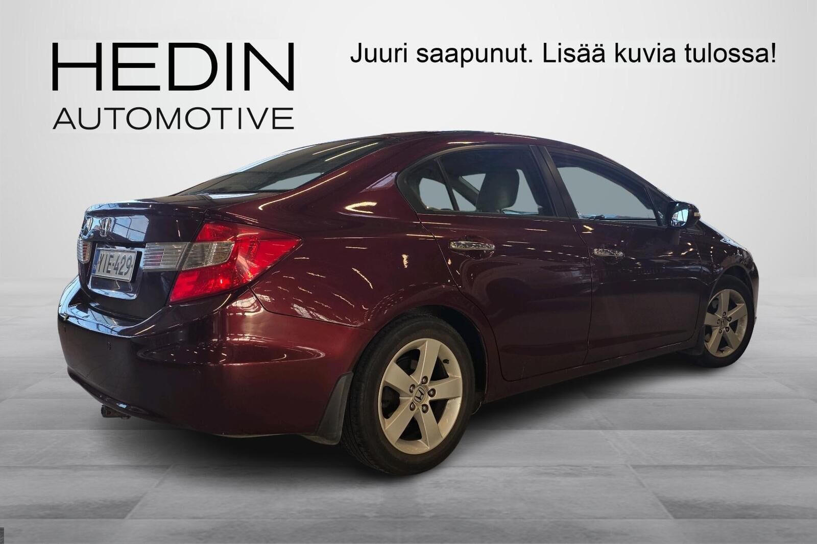Honda Civic 4D 1,8i Executive AT 2012, photo 2/31