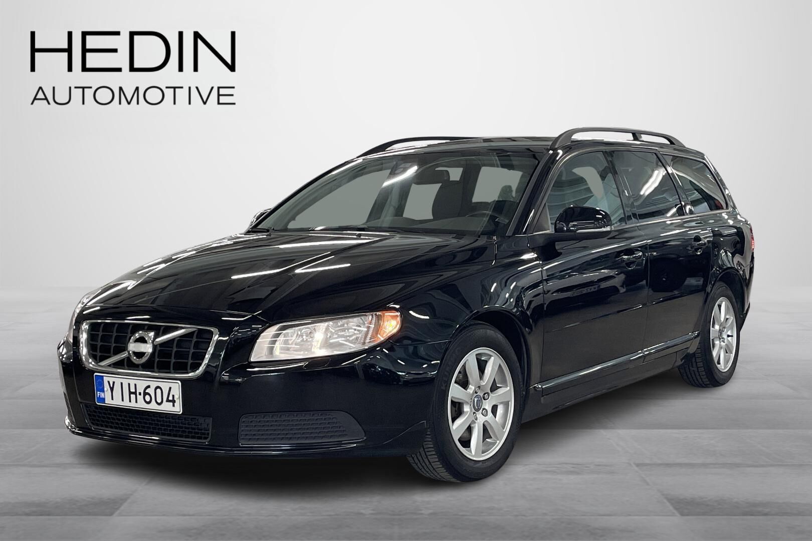 Volvo V70 - YIH-604