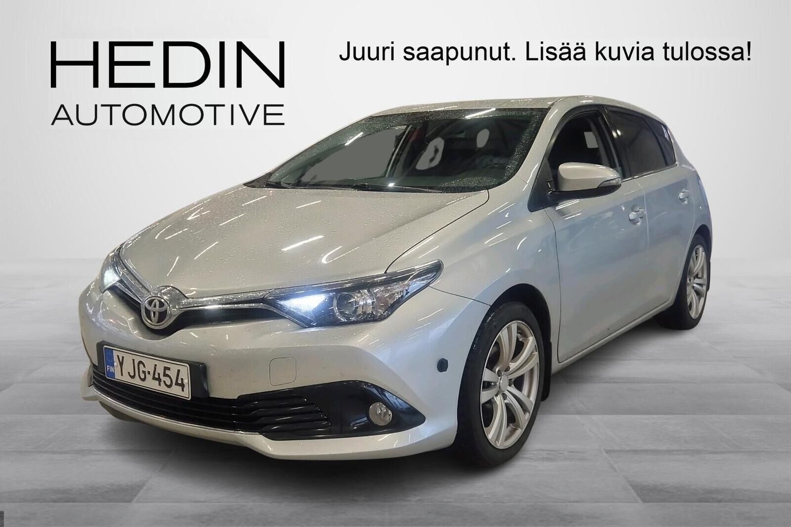 Toyota AURIS - YJG-454