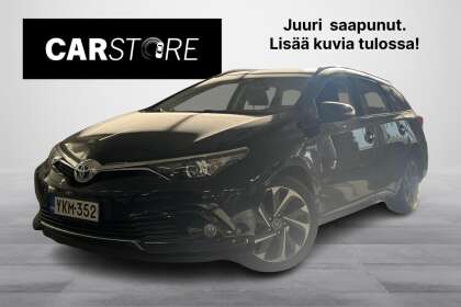 Toyota AURIS Touring Sports 1,8 Hybrid Active // Kaistavahti / Törmäyksenvaroitin / Vakkari. / 2x renkaat // - YKM-352