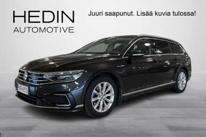 Volkswagen PASSAT - YKR-833