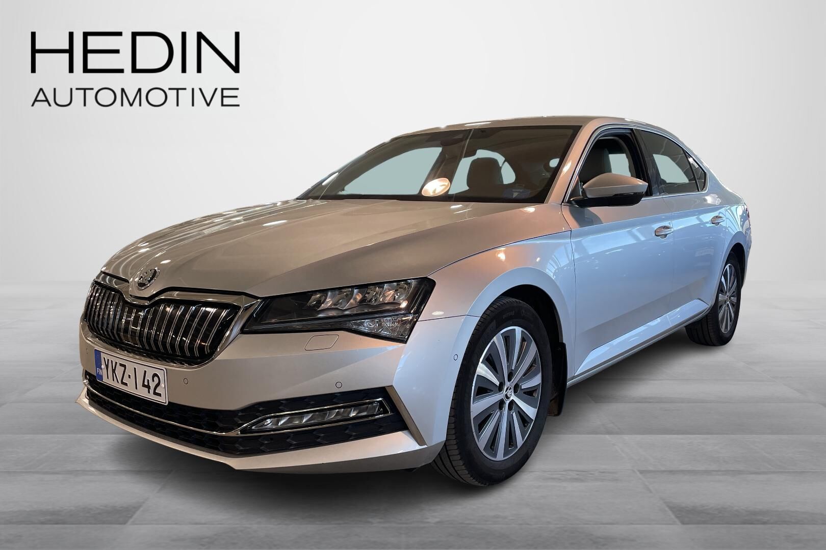 Škoda Superb - YKZ-142
