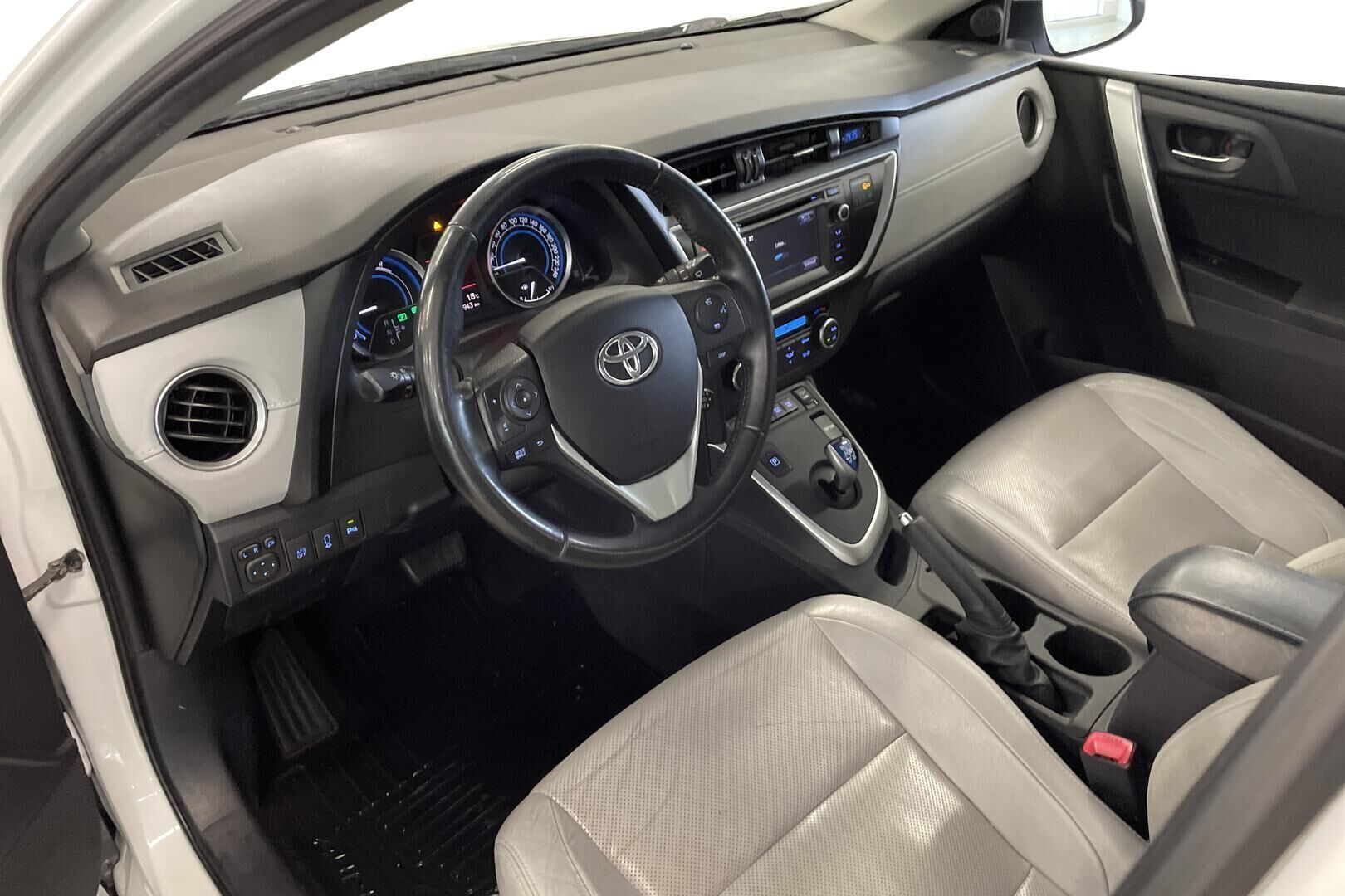 Toyota Auris 2013, photo 7/20