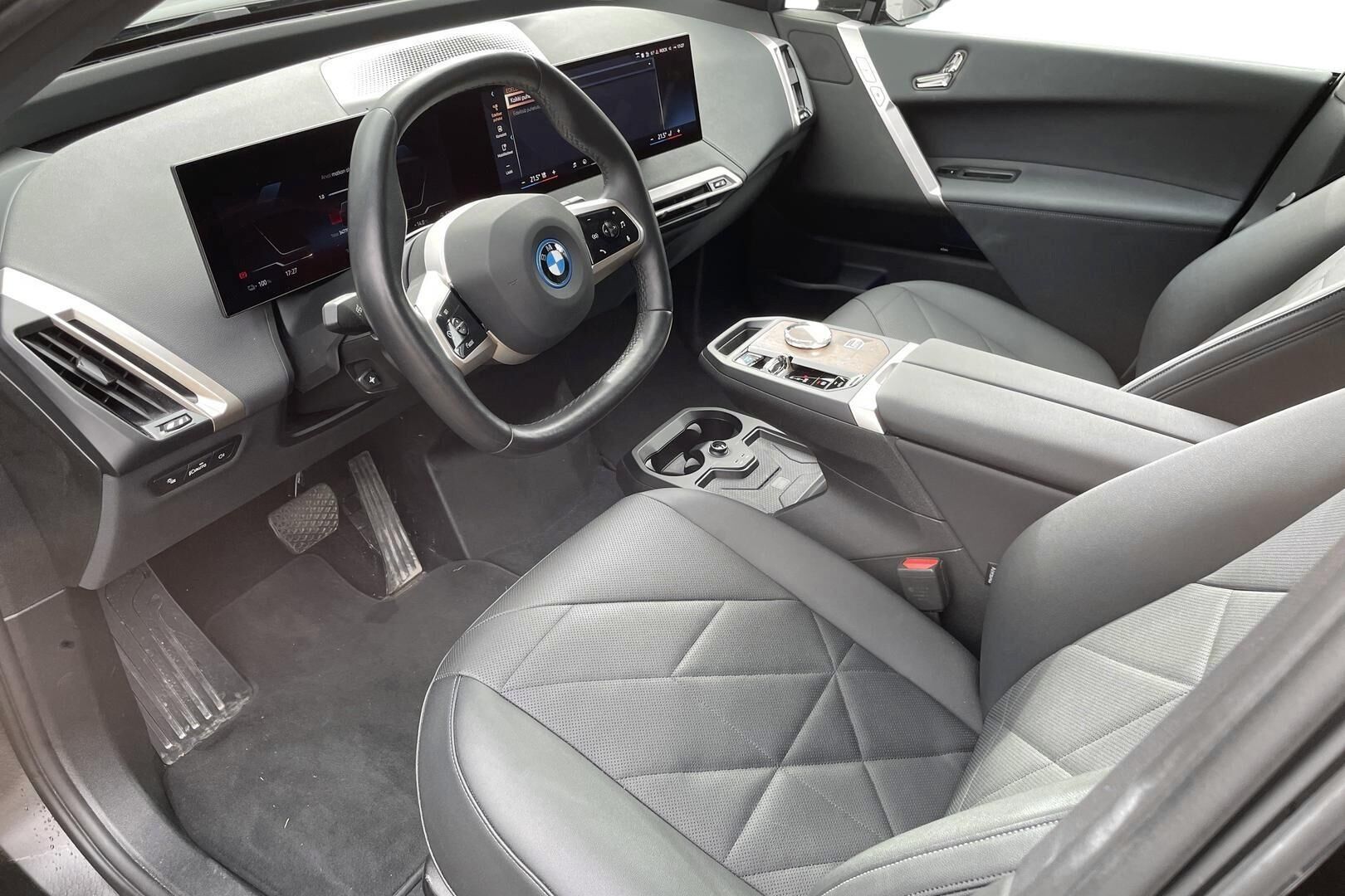 BMW iX xDrive50 Fully Charged Edition 2024, photo 3/5