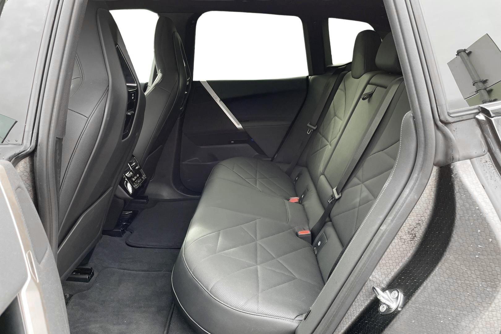 BMW iX xDrive50 Fully Charged Edition 2024, photo 4/5