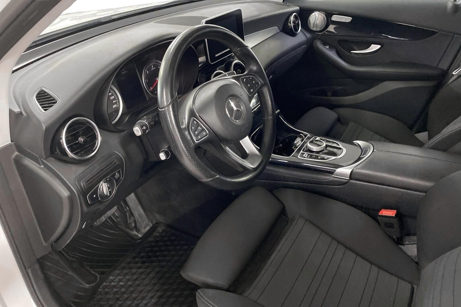 Mercedes-Benz GLC 2018, kuva 7/17