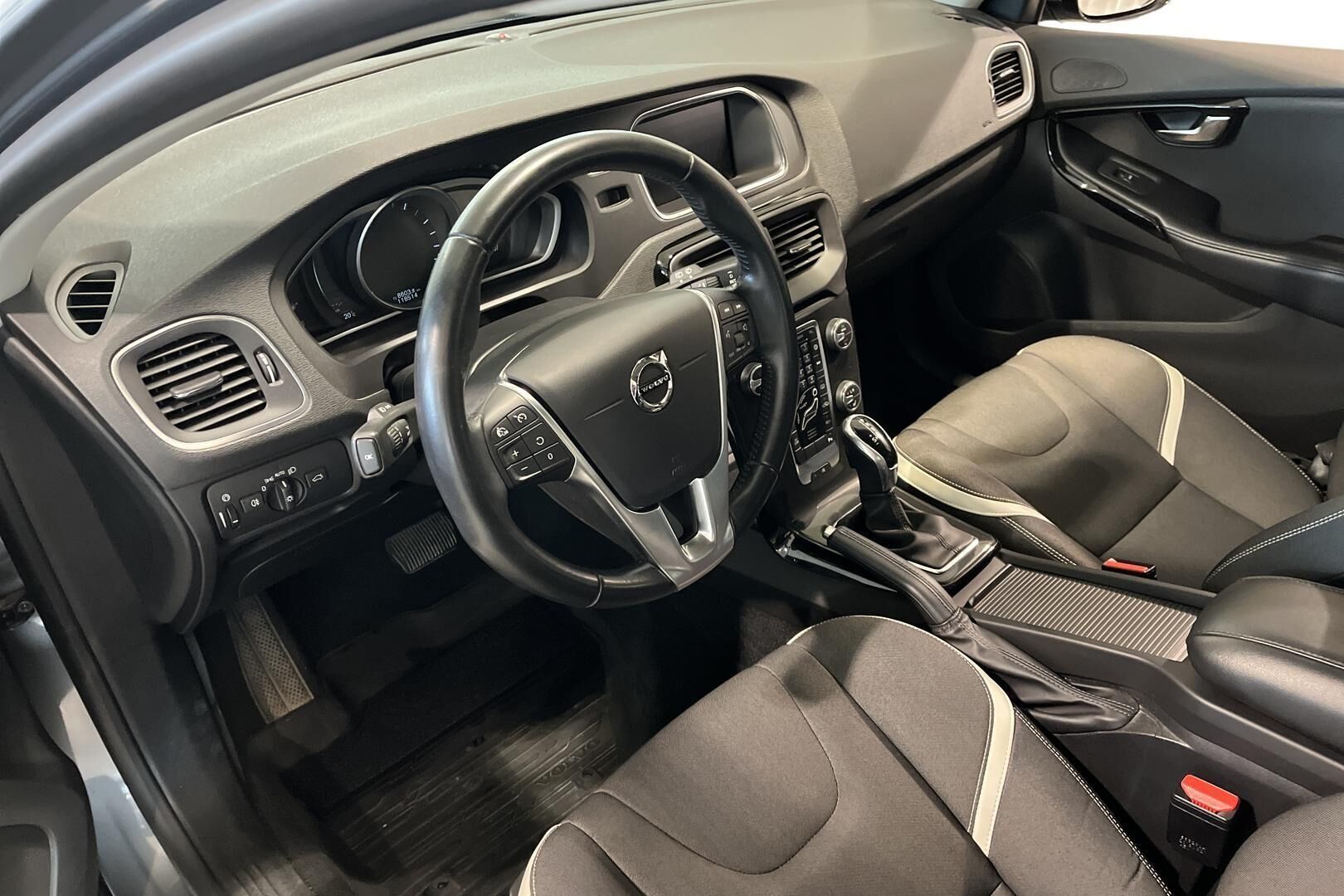 Volvo V40 2019, kuva 7/25
