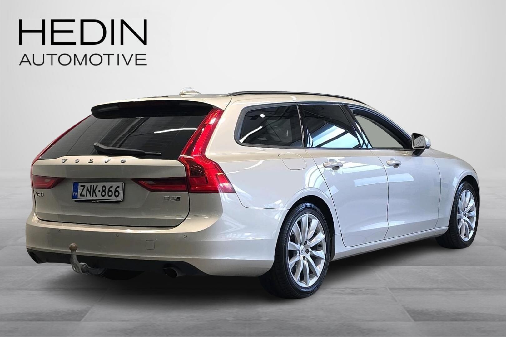 Volvo V90 D3 AWD Momentum aut 2017, bild 3/22