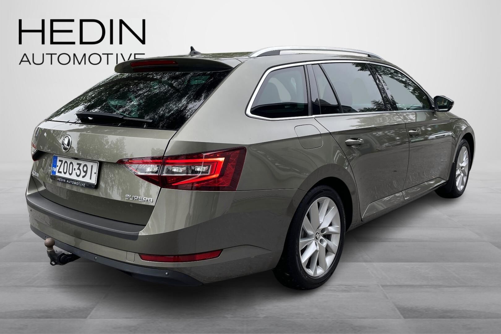 Skoda Superb 2015, photo 2/19
