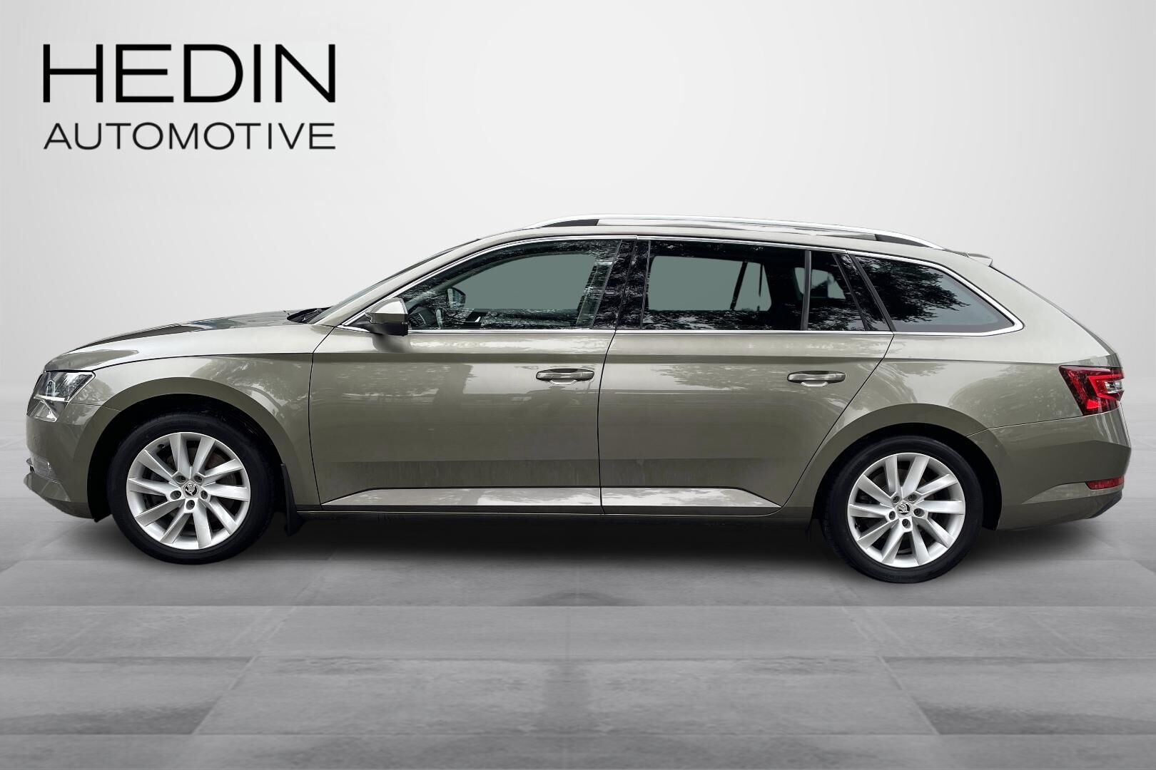 Skoda Superb 2015, photo 5/19