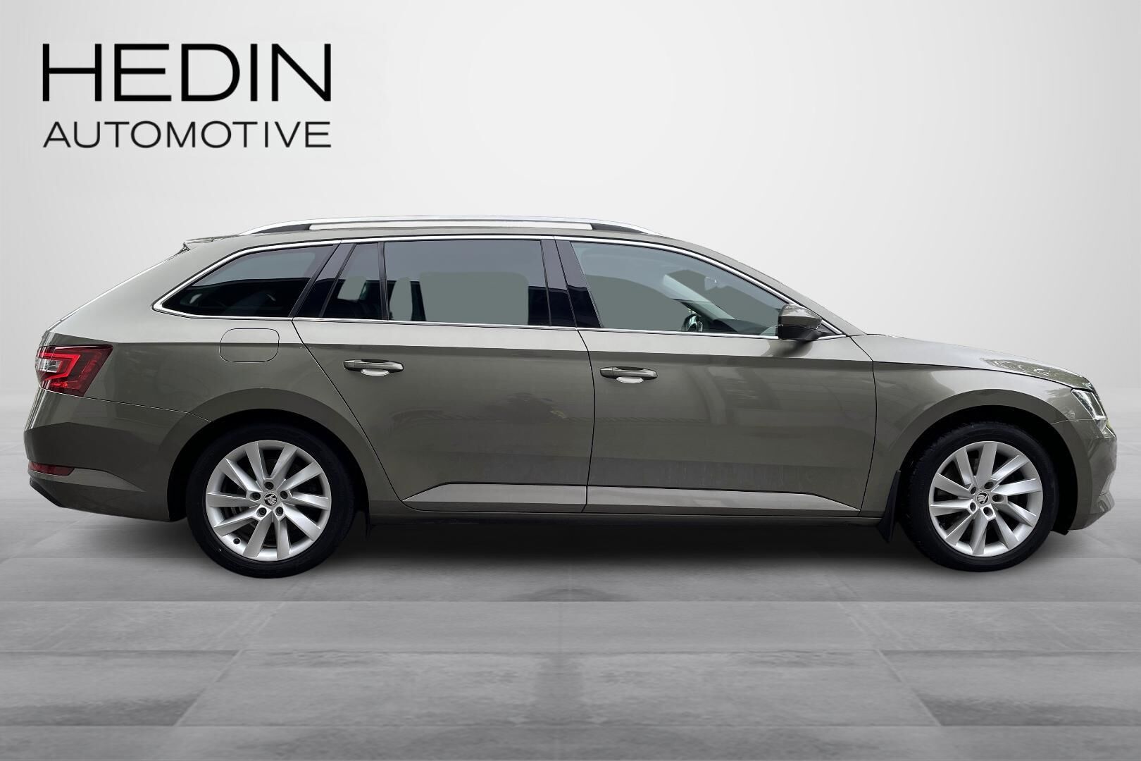 Skoda Superb 2015, photo 6/19